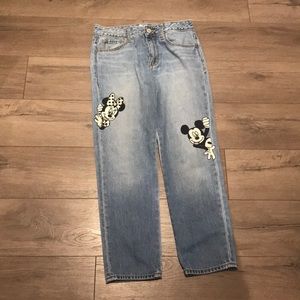 Mom jeans or Girlfriend jeans